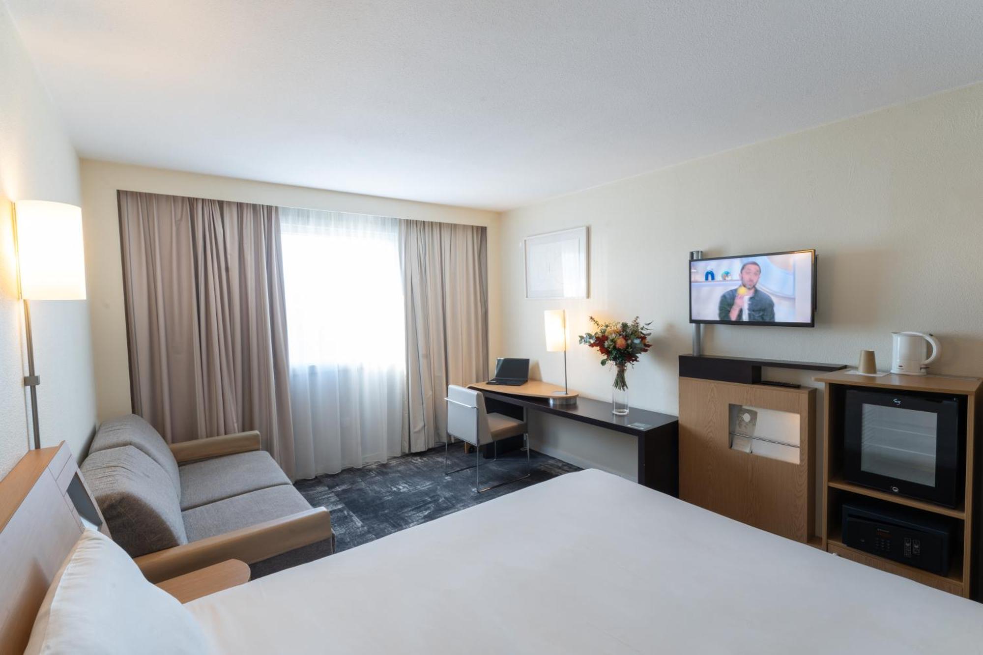 Novotel Nantes Centre Bord De Loire Экстерьер фото