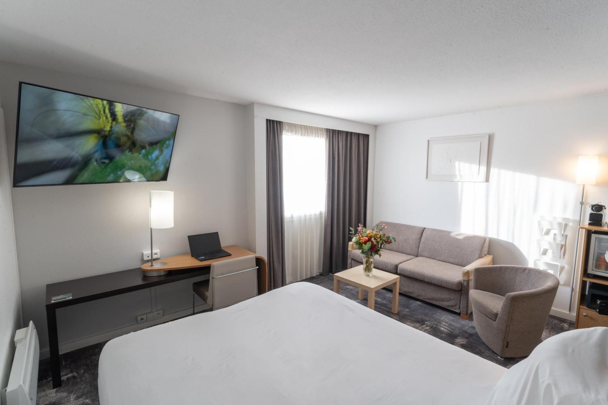 Novotel Nantes Centre Bord De Loire Экстерьер фото